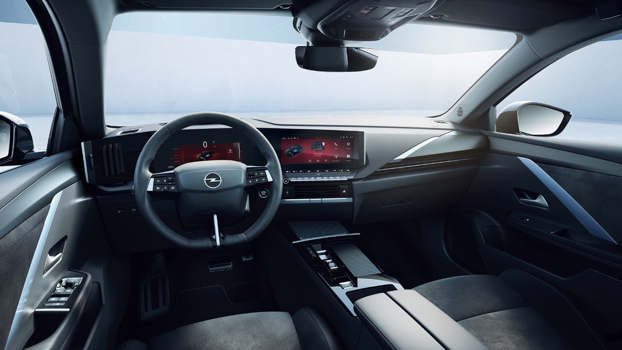 Pohľad do interiéru modelu Opel Astra Sports Tourer Electric z miesta vodiča
